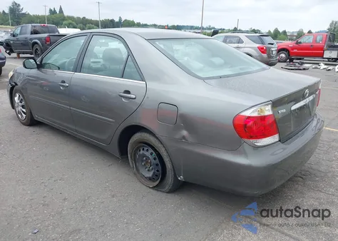 2005 Toyota Camry Std z USA, uszkodzony, nr VIN 4T1BE32K95U941002